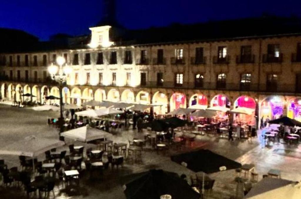 Arquitecto De La Vida- Plaza Mayor León Εξωτερικό φωτογραφία